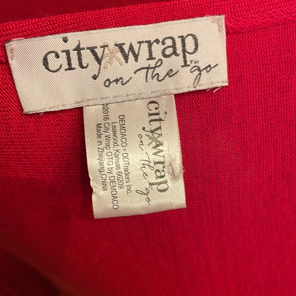 Red Wrap - Picture 3 of 3